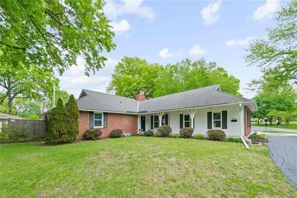 5215 Pawnee Drive, Roeland Park, KS 66205 - #1