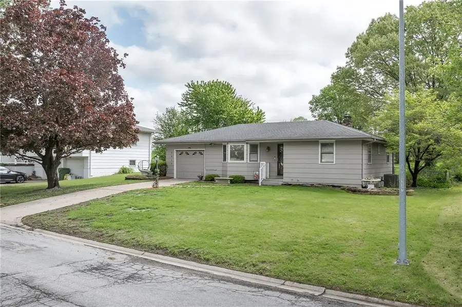 2913 S 33rd Terrace, Saint Joseph, MO 64503 - #2