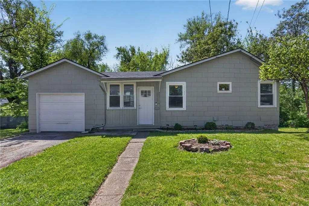 3107 W 42nd Avenue, Kansas City, KS 66103 - #1