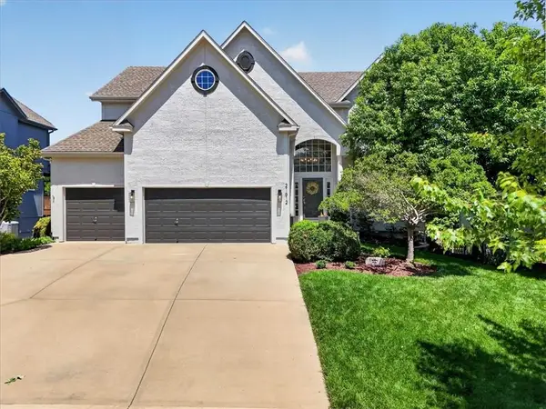 21612 W 100 Terrace, Lenexa, KS 66220