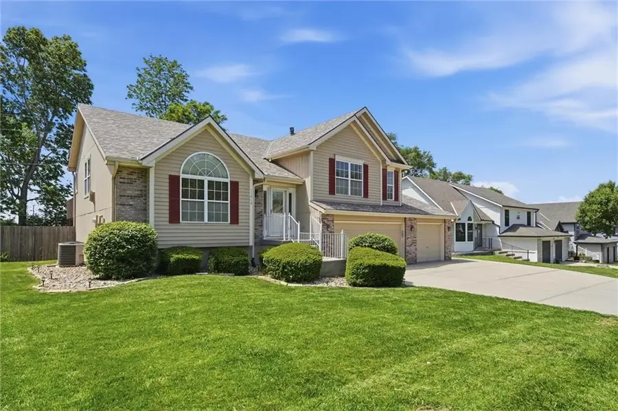 11416 N Madison Avenue, Kansas City, MO 64155 - #2