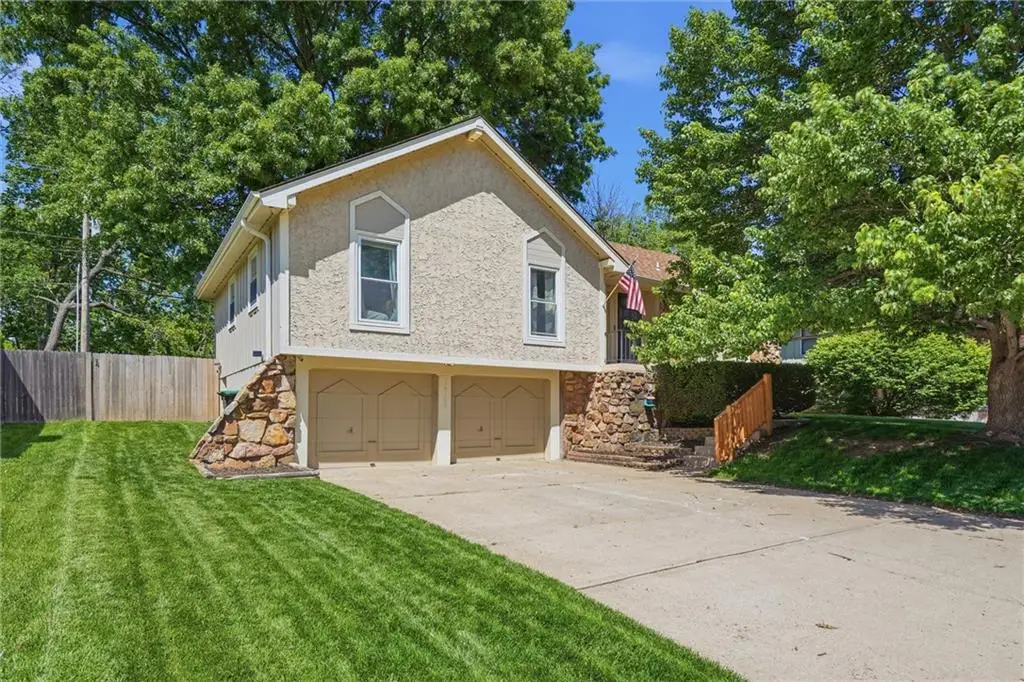 16100 E Cogan Drive, Independence, MO 64055 - #1