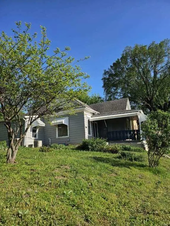 5715 King Hill Avenue, Saint Joseph, MO 64504 - #3