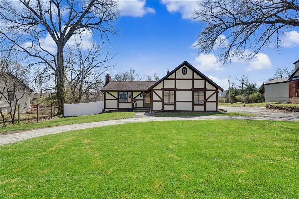 505 E 97th Street, Kansas City, MO 64131 - #1