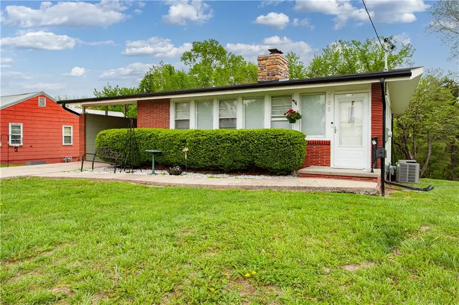 705 N 17th Street, Lexington, MO 64067 - #2