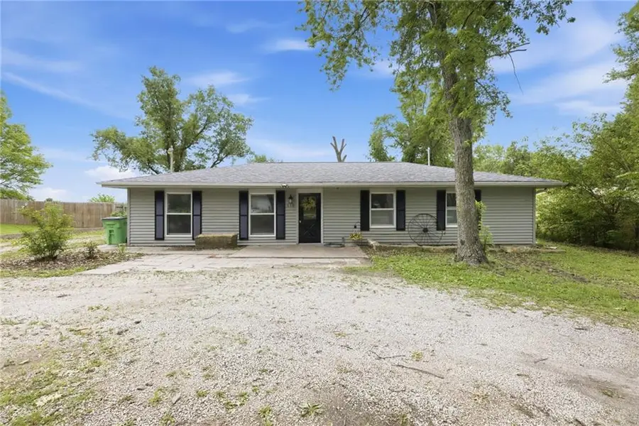 510 E 2nd Street, Pomona, KS 66076 - #2