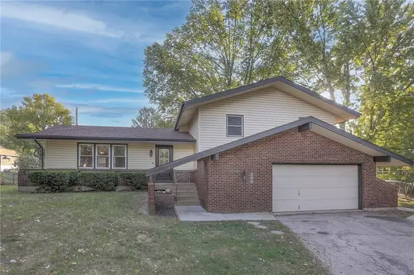 706 NW 11 Street, Blue Springs, MO 64015