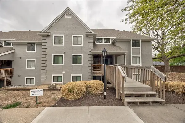 5860 Park Street #7, Shawnee, KS 66216