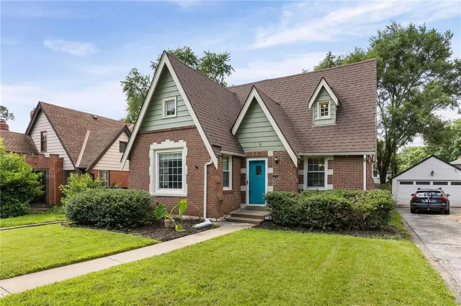 719 E Gregory Boulevard, Kansas City, MO 64131 - #3