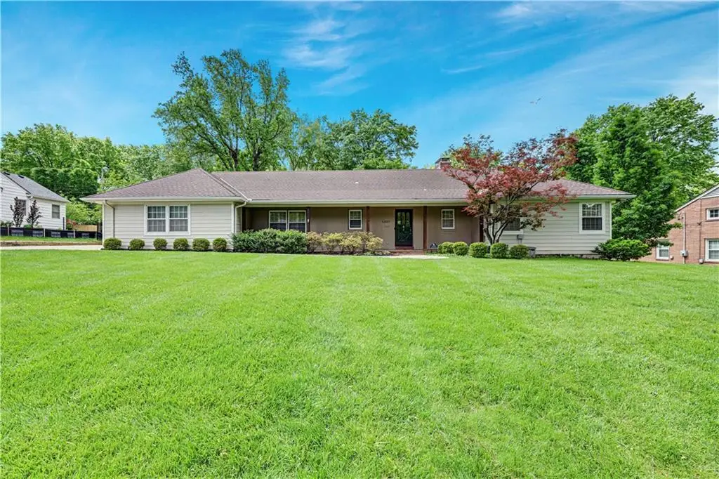 1227 W 66th Street, Kansas City, MO 64113 - #1