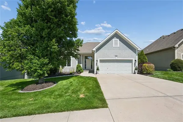 11005 N Cosby Avenue, Kansas City, MO 64154