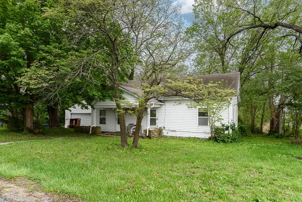 104 E 8th Street, Tonganoxie, KS 66086 - #1