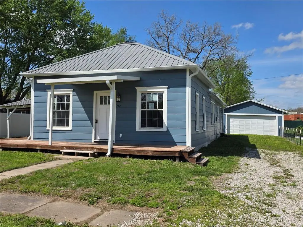 712 E Market Street, La Cygne, KS 66040 - #1
