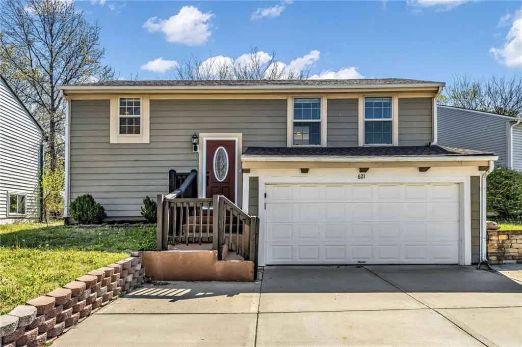 621 E Bristol Lane, Olathe, KS 66061 - #1
