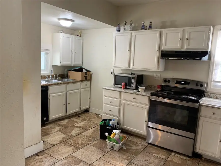 3821 Virginia Avenue, Kansas City, MO 64109 - #3
