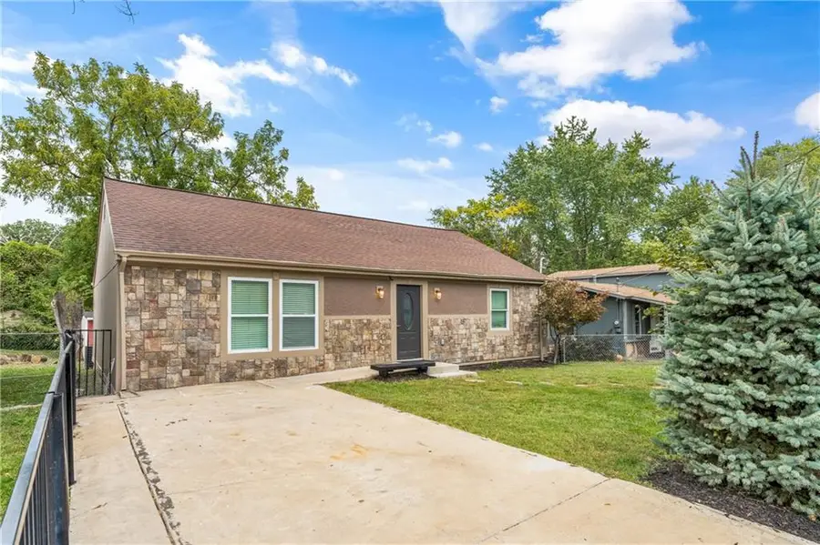 5820 NE 61st Street, Kansas City, MO 64119 - #2