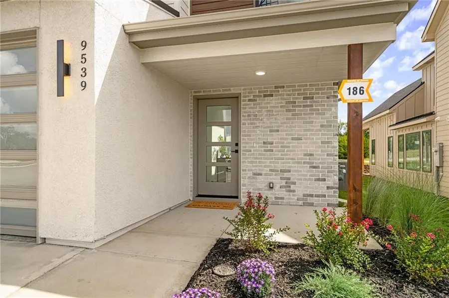 9605 Red Oak Drive, Lenexa, KS 66219 - #2