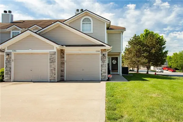 1302 NW Hidden Ridge Circle, Blue Springs, MO 64015