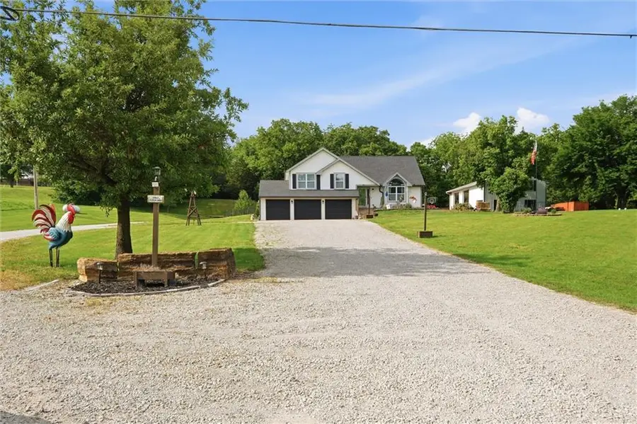 964 N 5 Highway, Lansing, KS 66043 - #2