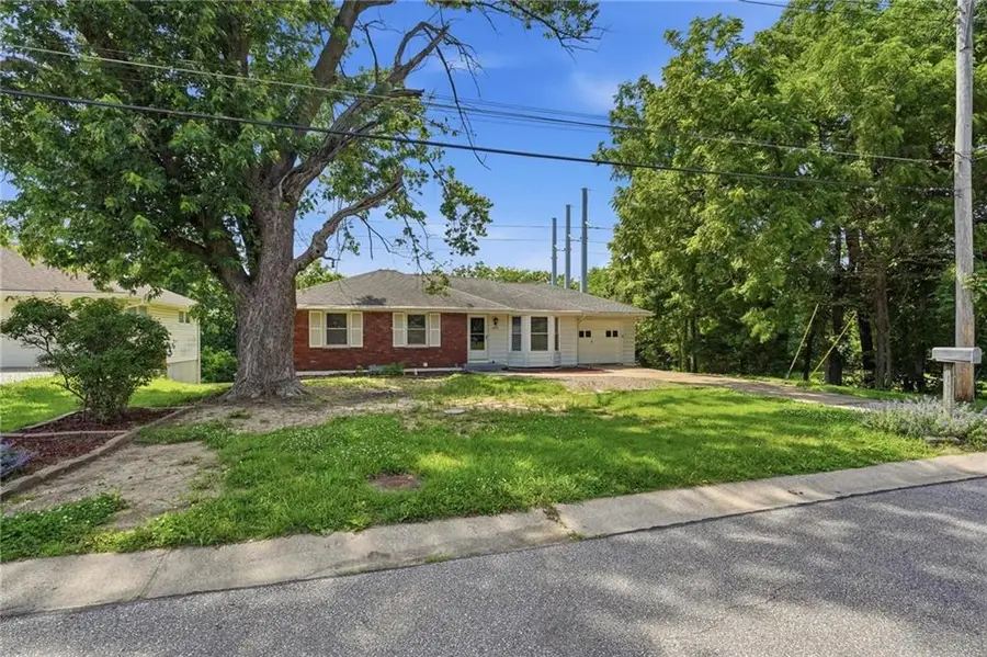 4830 Marsh Avenue, Kansas City, MO 64129 - #2