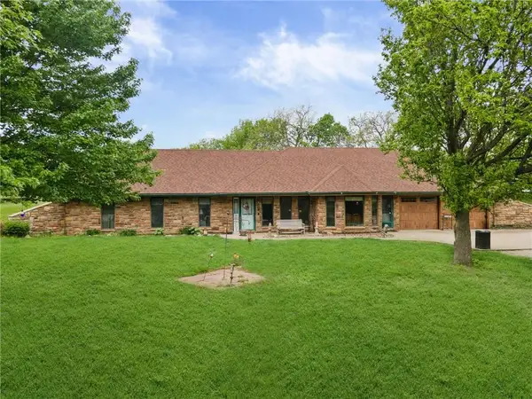 4021 Country Squire Road, Oak Grove, MO 64075