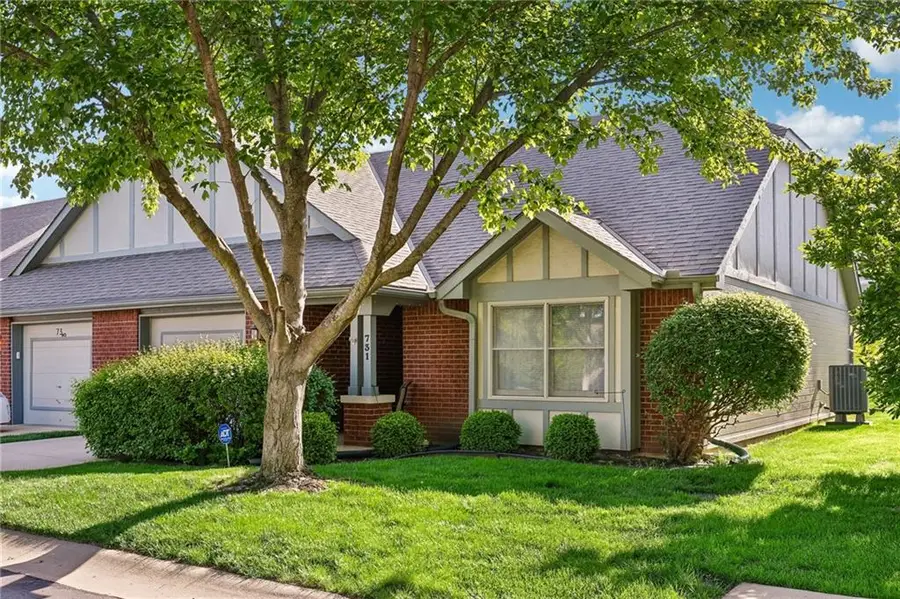 731 N Somerset Terrace, Olathe, KS 66062 - #2