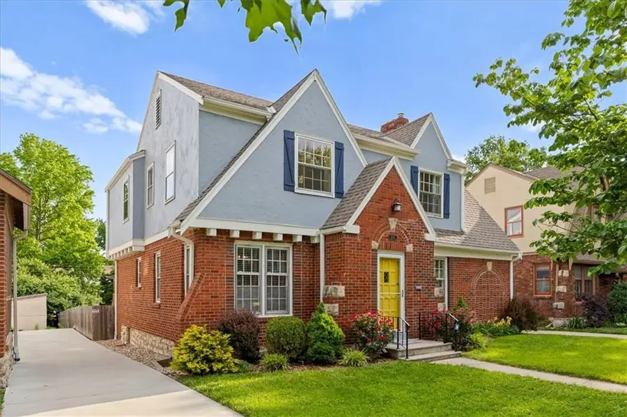 636 E 74th Street, Kansas City, MO 64131 - #3