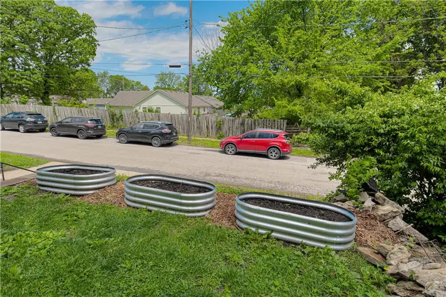 2519 W 40th Avenue, Kansas City, KS 66103 - #3