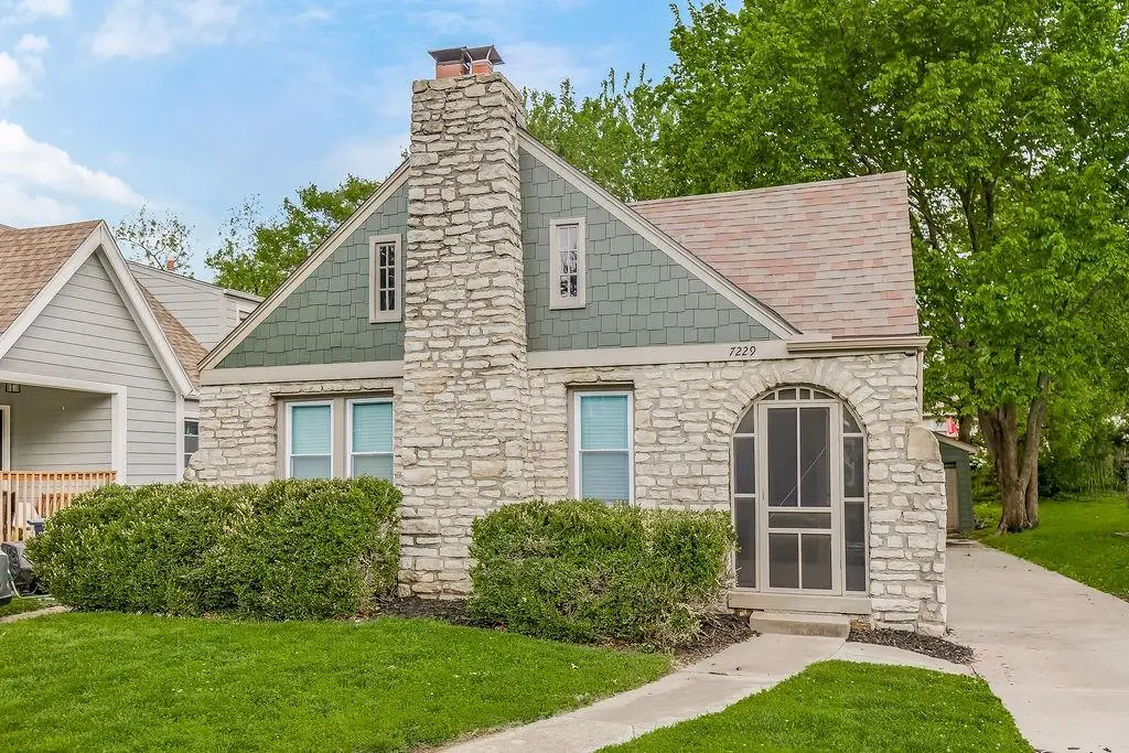 7229 Baltimore Avenue, Kansas City, MO 64114 - #1