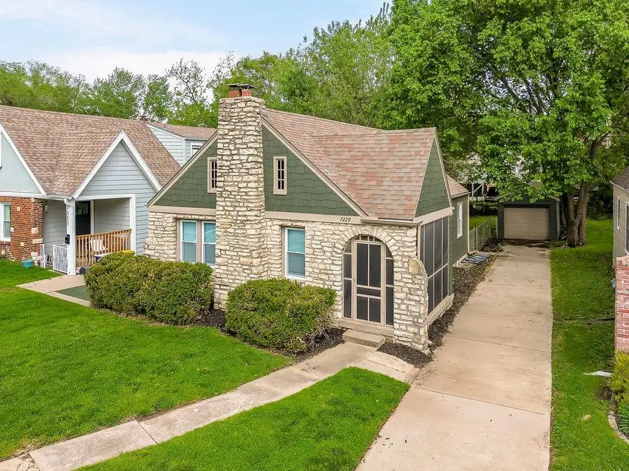 7229 Baltimore Avenue, Kansas City, MO 64114 - #2