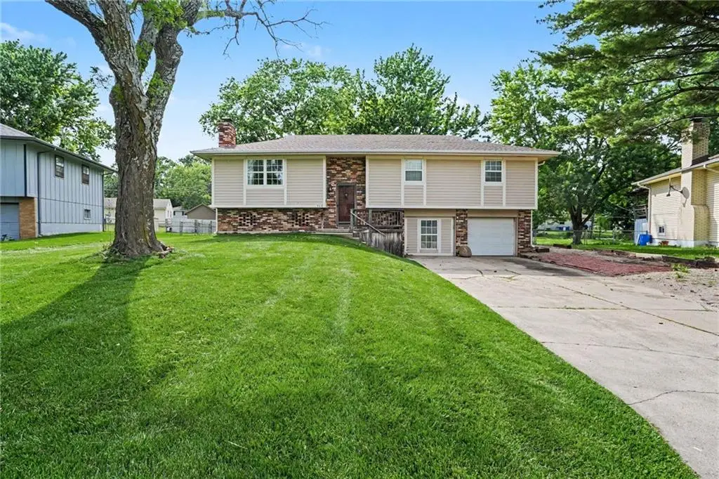 715 S Sheridan Road, Olathe, KS 66061 - #1