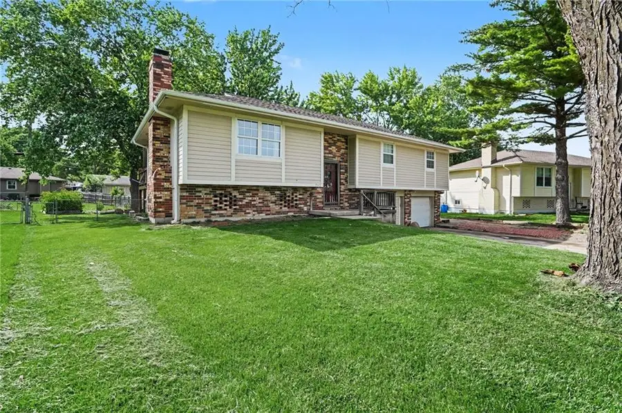 715 S Sheridan Road, Olathe, KS 66061 - #2