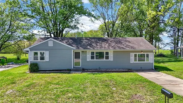 1901 Crestwood Drive, Harrisonville, MO 64701
