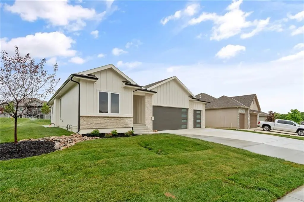 4125 NE Dearborn Lane, Lees Summit, MO 64064 - #1