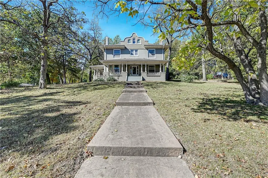 221 W Front Street, Bonner Springs, KS 66012 - #1