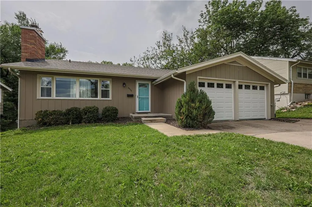 8404 Kenwood Avenue, Kansas City, MO 64131 - #1