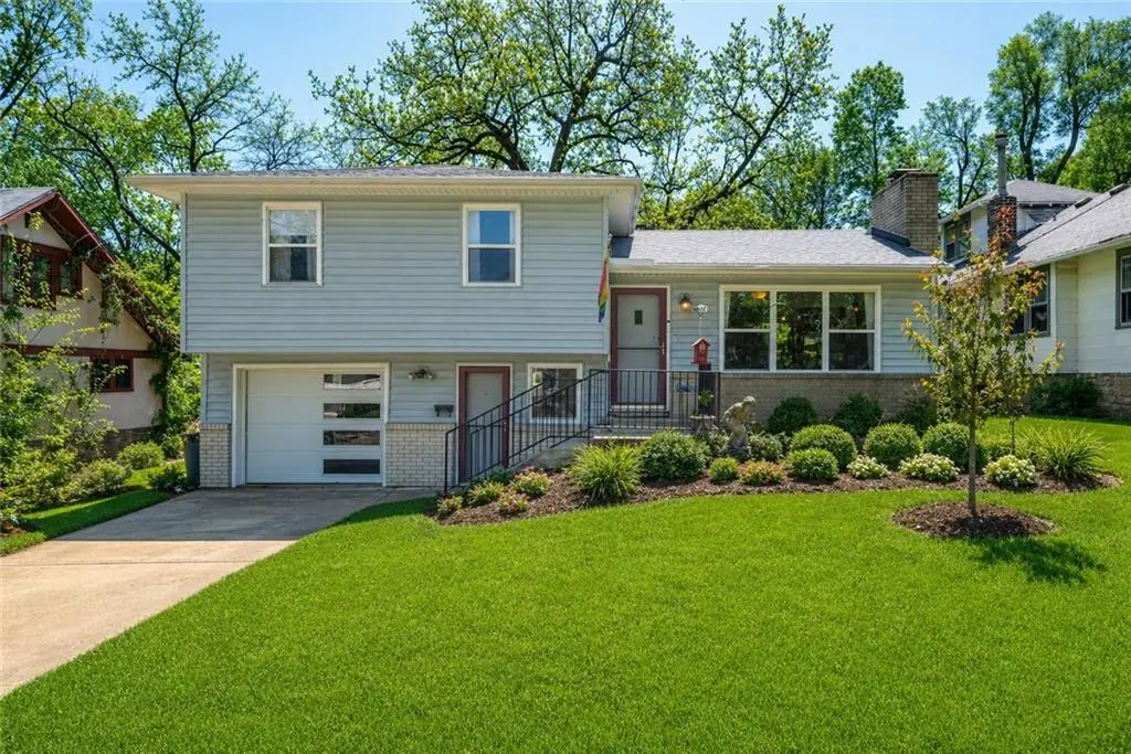 1607 E 79th Street, Kansas City, MO 64131 - #1