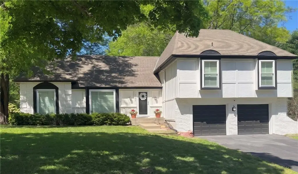 2102 W 120th Street, Leawood, KS 66209 - #1
