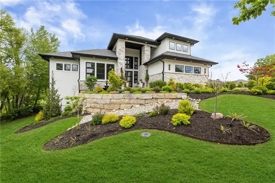 10114 W 152nd Terrace, Overland Park, KS 66221 - #2