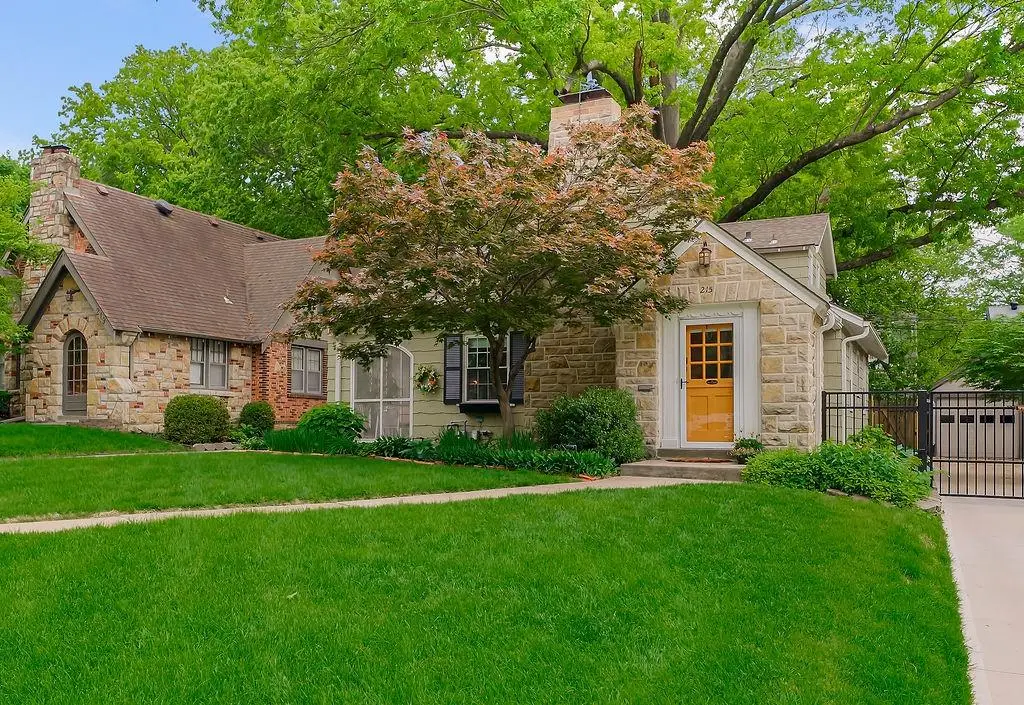 215 E 73rd Street, Kansas City, MO 64114 - #1