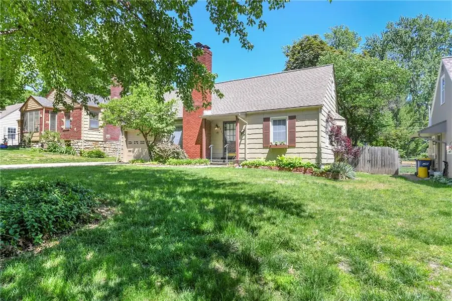 5327 Outlook Street, Mission, KS 66202 - #2