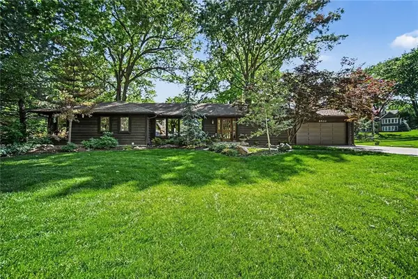 8500 Cherokee Lane, Leawood, KS 66206