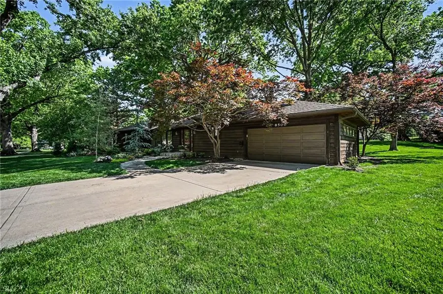 8500 Cherokee Lane, Leawood, KS 66206 - #2
