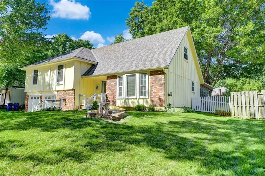 10434 Bradshaw Street, Lenexa, KS 66215 - #2