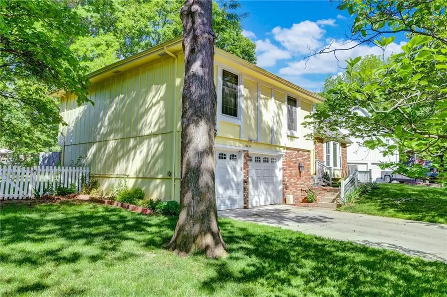 10434 Bradshaw Street, Lenexa, KS 66215 - #3