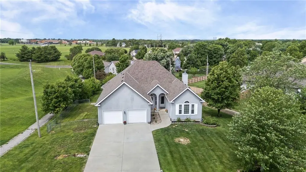 17603 157th Street, Basehor, KS 66007 - #1
