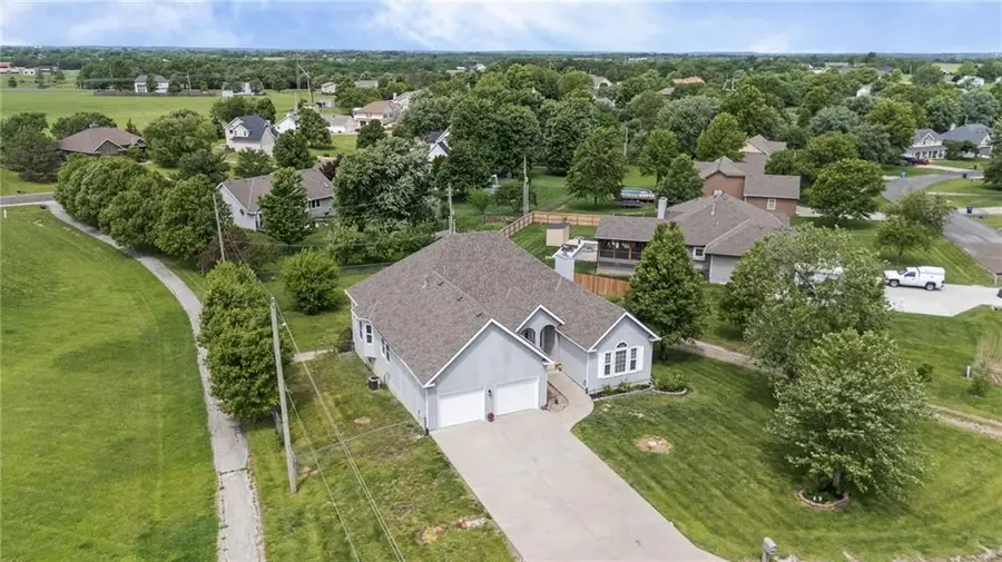 17603 157th Street, Basehor, KS 66007 - #3