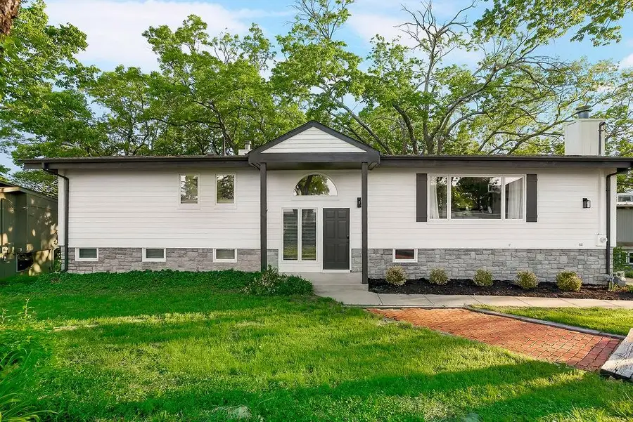 250 Arapaho Circle, Lake Quivira, KS 66217 - #2