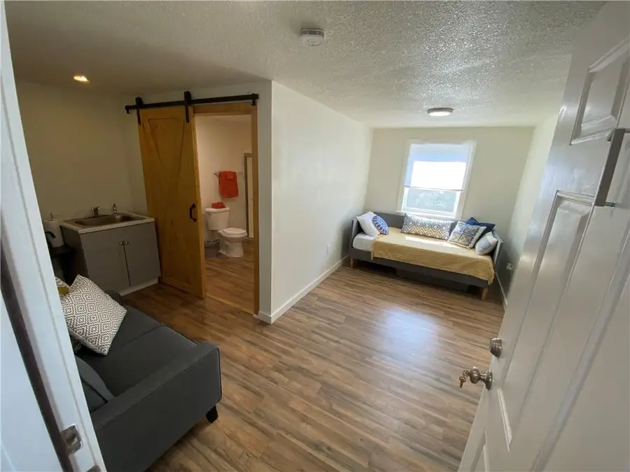 8705 E 63rd Trafficway, Kansas City, MO 64133 - #3