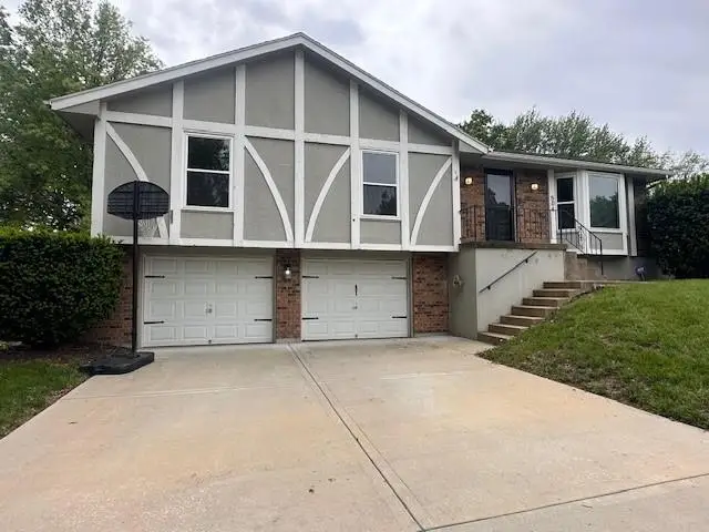 504 NE Stonewall Drive, Blue Springs, MO 64014 - #1